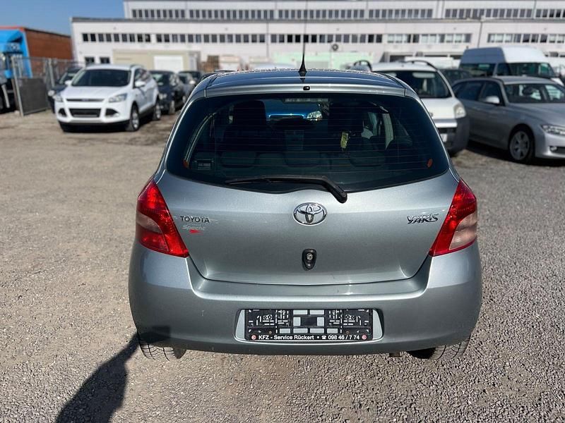 Gebraucht Toyota Yaris Sol 87 PS (63 kW) 2006 Silber Kleinwagen