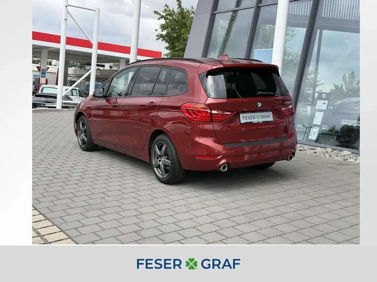 Gebraucht BMW 218 Advantage 150 PS (110 kW) 2018 Rot Van / Kleinbus