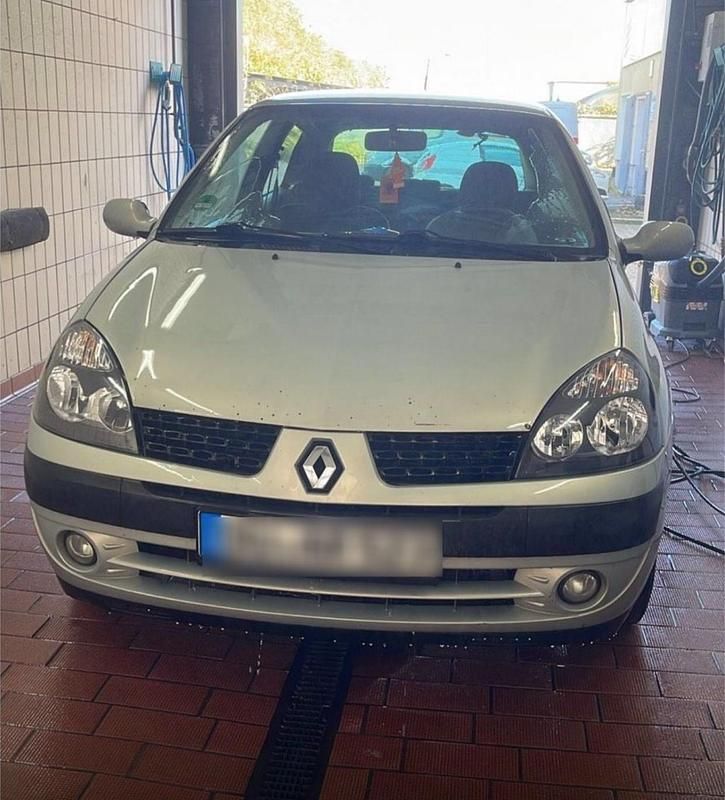 Silber Gebraucht 2001 Renault Clio II Kleinwagen | 850 € (Guter Preis) - Bild 1/4