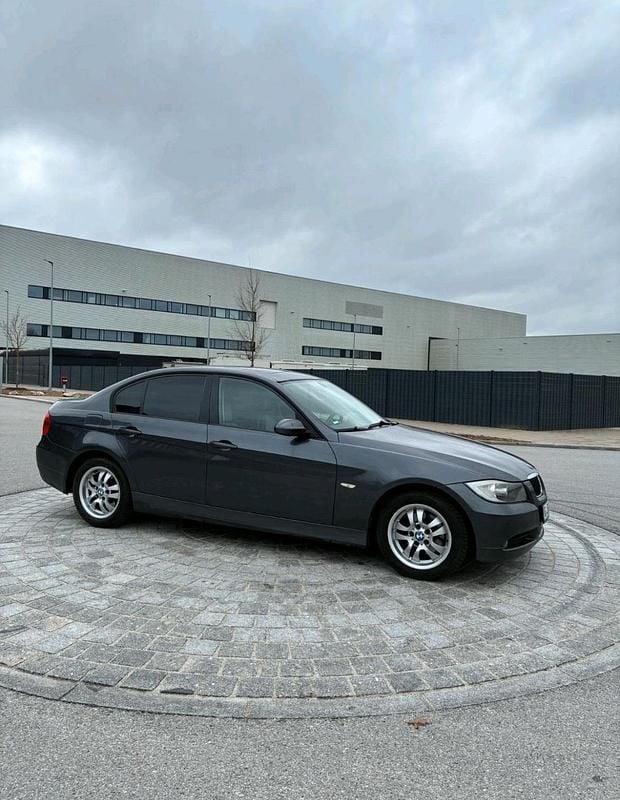 Gebraucht BMW 320 156 PS (114 kW) 2008 Grau Limousine