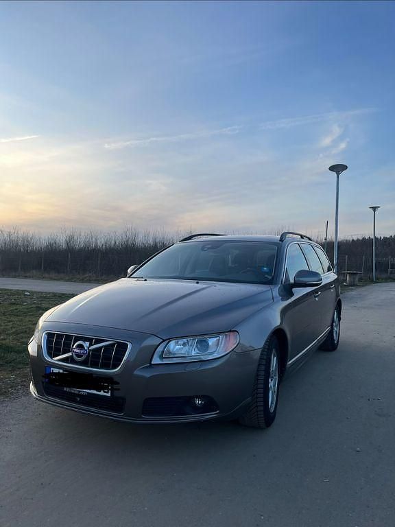 Gebraucht Volvo V70 Summum 114 PS (83 kW) 2012 Beige Kombi