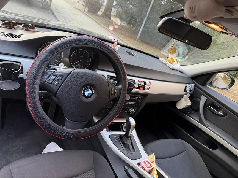 Gebraucht BMW 320 150 PS (110 kW) 2008 Schwarz Limousine