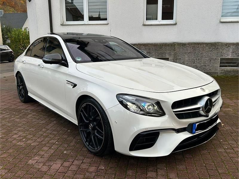 Schwarz Gebraucht 2020 Mercedes E63 AMG AMG Limousine | 63.400 € (Fairer Preis) - Bild 1/4