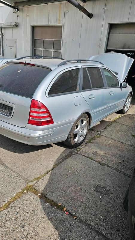 Grau Gebraucht 2005 Mercedes C220 Kombi | 1.500 € (Guter Preis) - Bild 1/3