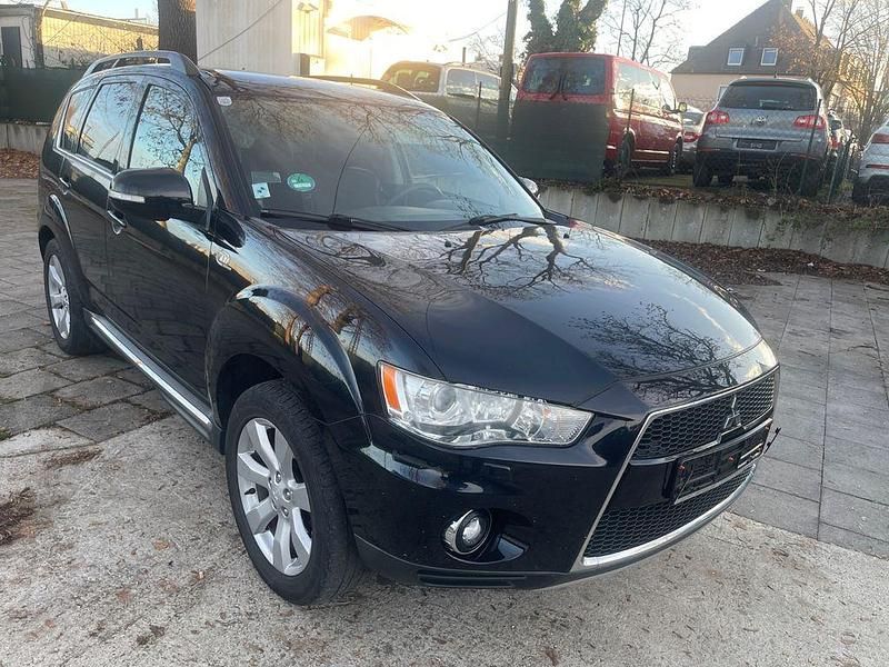 Schwarz Gebraucht 2013 Mitsubishi Outlander Invite SUV | 8.890 € (Fairer Preis) - Bild 1/4