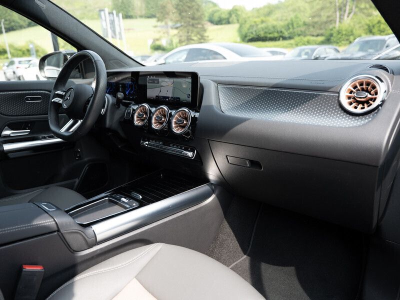 Gebraucht Mercedes EQA300 Electric Art 167 kW (228 PS) 2024 Schwarz metalliclack kosmosschwarz SUV