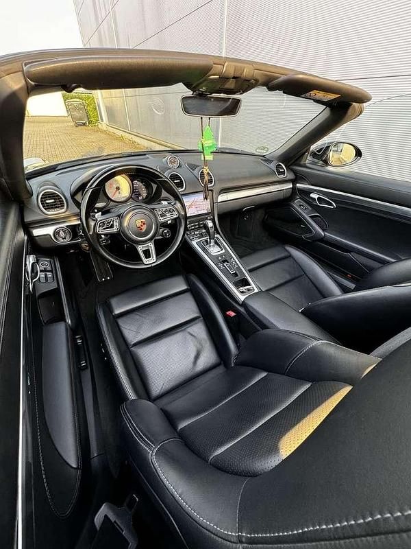 Second-hand Porsche 718 349 CP (256 kW) 2017 Negru Cabrio