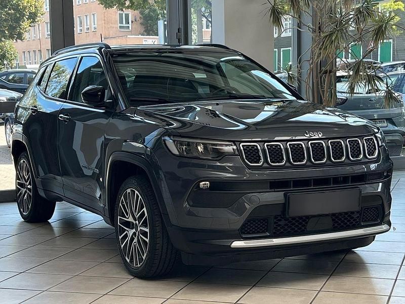 Grau metallic Gebraucht 2023 Jeep Compass Limited SUV | 28.800 € (Etwas zu teuer) - Bild 1/1