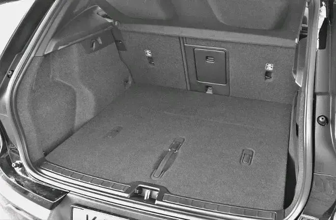 Gebraucht Volvo XC40 Core 163 PS (119 kW) 2024 Weiß SUV