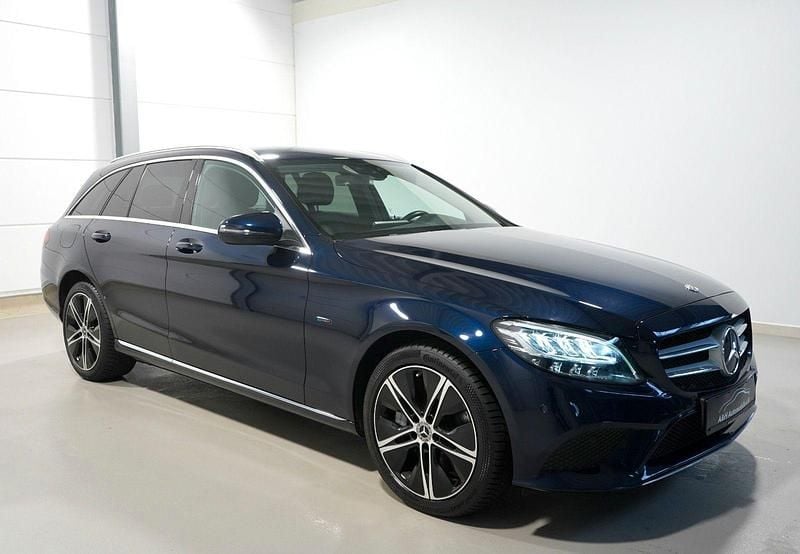 Cavansitblau (metallic) Gebraucht 2020 Mercedes C300e Kombi | 20.990 € (Fairer Preis) - Bild 1/4