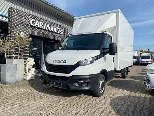 Weiss Gebraucht 2022 Iveco Daily Van | 27.700 € (Teuer) - Bild 1/4