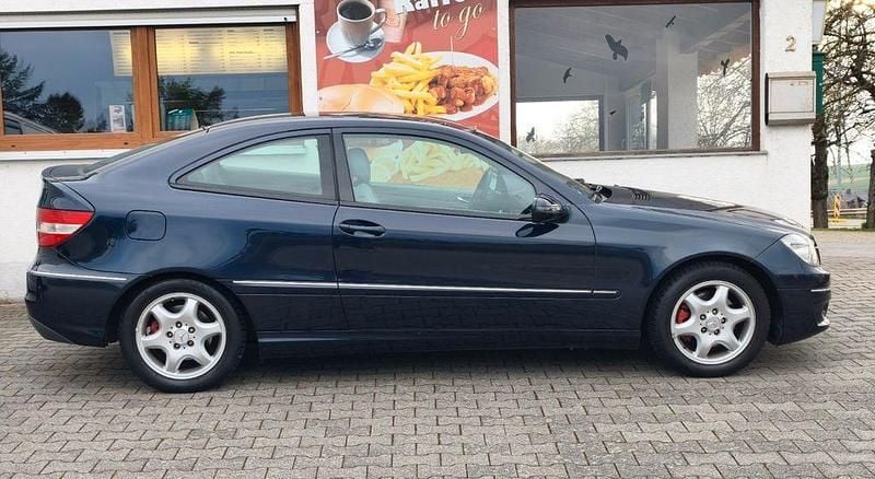 Gebraucht Mercedes CLC200 184 PS (135 kW) 2010 Blau Kleinwagen