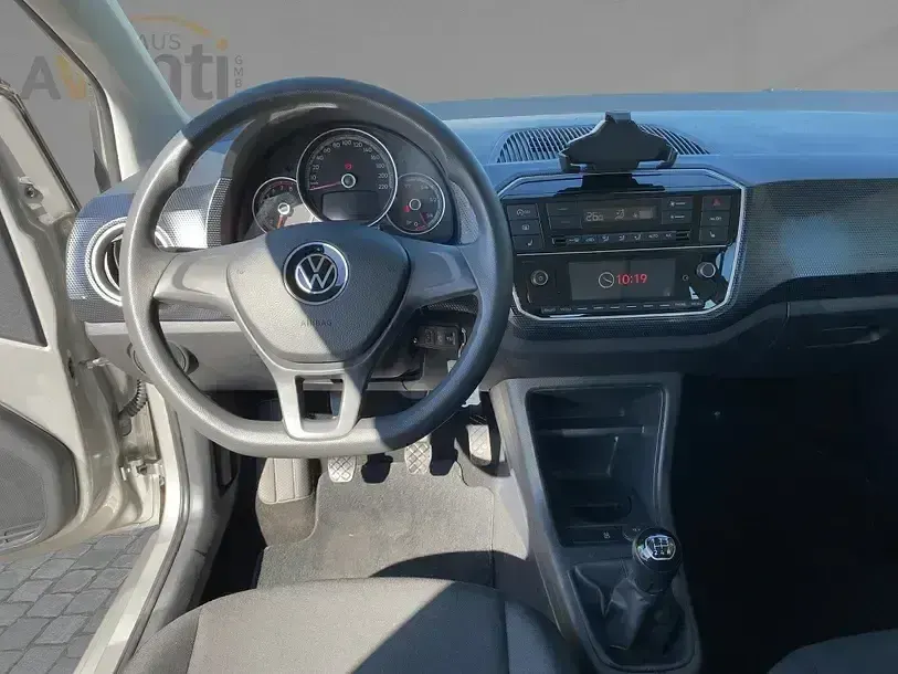 Second-hand VW up! 65 CP (47 kW) 2022 Argintiu Hatchback