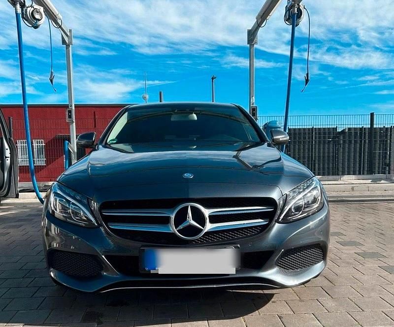 Grau Gebraucht 2015 Mercedes C220 Avantgarde Limousine | 21.500 € (Etwas zu teuer) - Bild 1/4