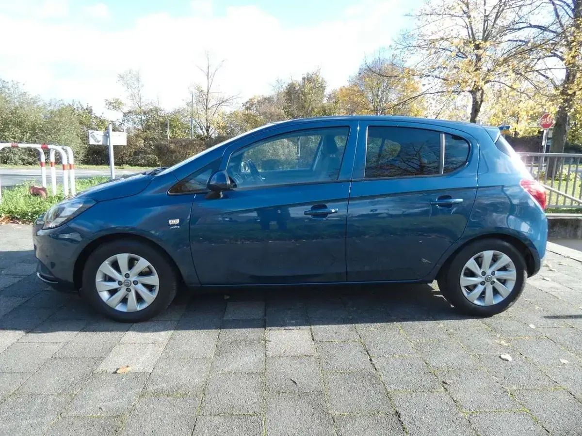 Usado Opel Corsa Active 101 HP (74 kW) 2017 Azul Sedan