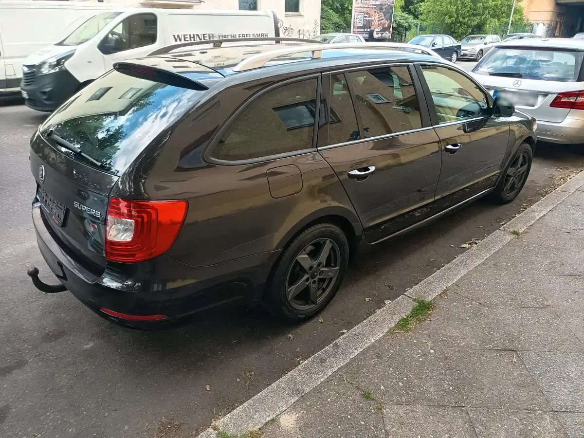 Gebraucht Skoda Superb 140 PS (102 kW) 2014 Braun Kombi