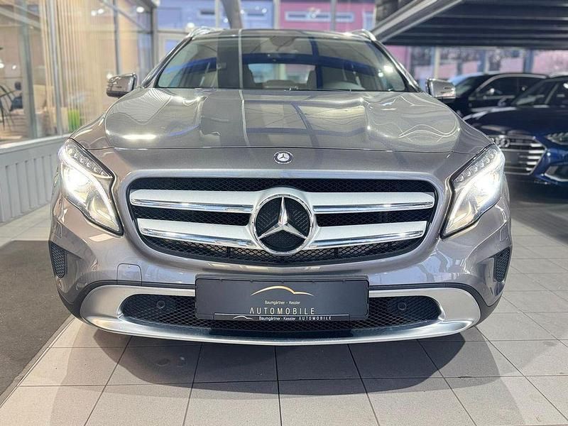 Gebraucht Mercedes GLA180 Urban 122 PS (89 kW) 2015 Grau SUV