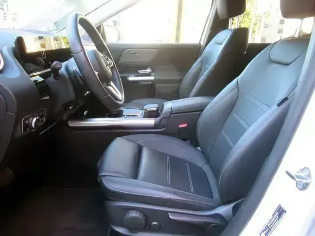 Gebraucht Mercedes GLA200 Progressive 163 PS (119 kW) 2023 Weiß SUV