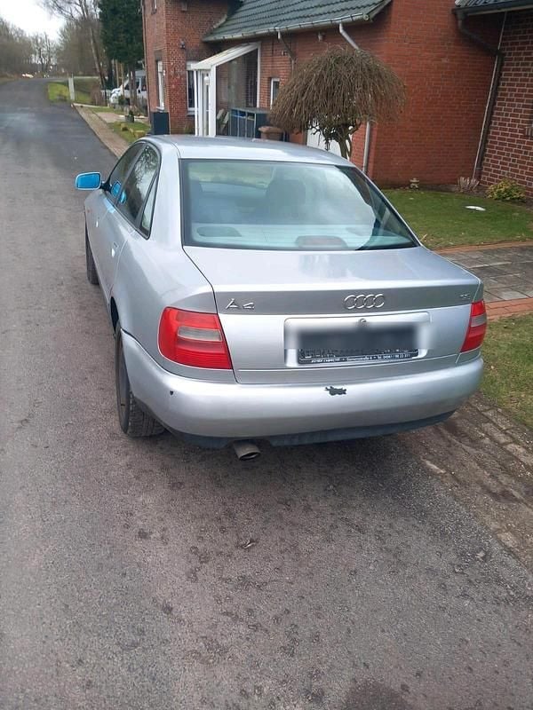 Gebraucht Audi A4 125 PS (91 kW) 1998 Silber Limousine