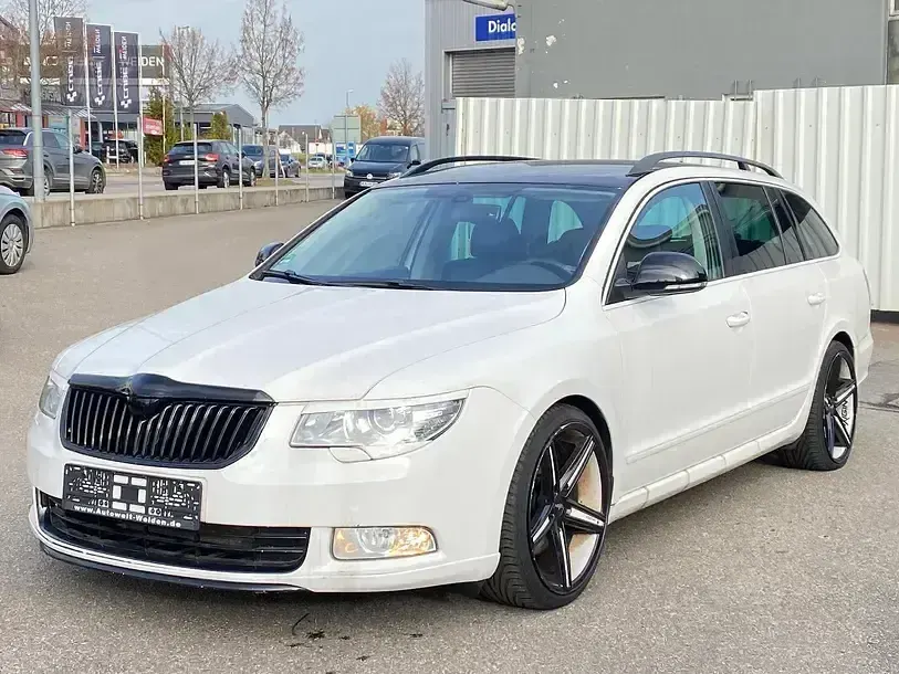 Gebraucht Skoda Superb Elegance 170 PS (125 kW) 2013 Weiss Kombi