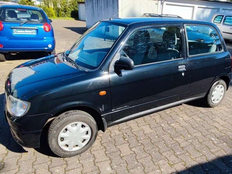Schwarz Gebraucht 2002 Daihatsu Cuore Kleinwagen | 2.790 € - Bild 1/4