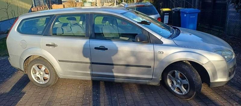 Second-hand Ford Focus Ambiente 109 CP (80 kW) 2006 Gri Break