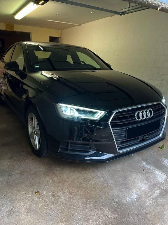 Schwarz Gebraucht 2019 Audi A3 Ambiente Limousine | 19.690 € (Superpreis) - Bild 1/4