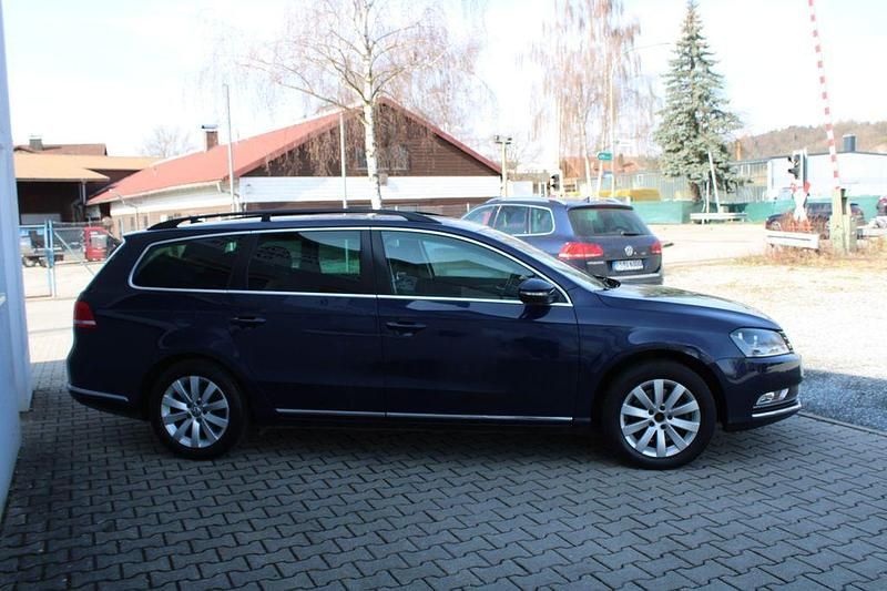 Gebraucht VW Passat Comfortline 122 PS (89 kW) 2012 Blau Kombi