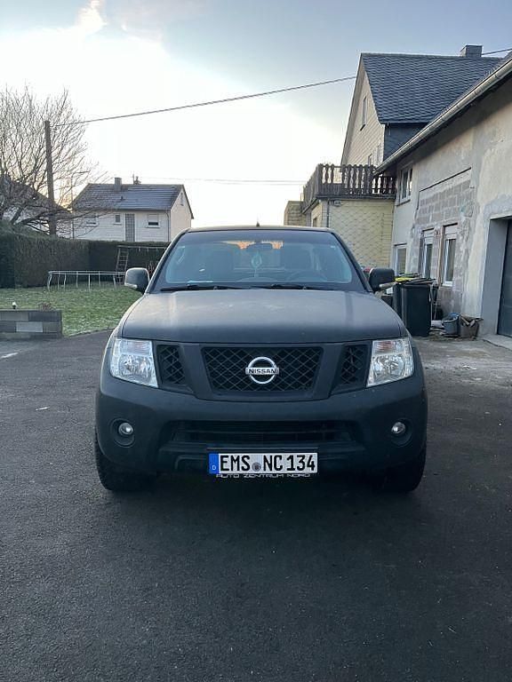 Blau Gebraucht 2010 Nissan Navara Abholung | 13.000 € (Teuer) - Bild 1/4