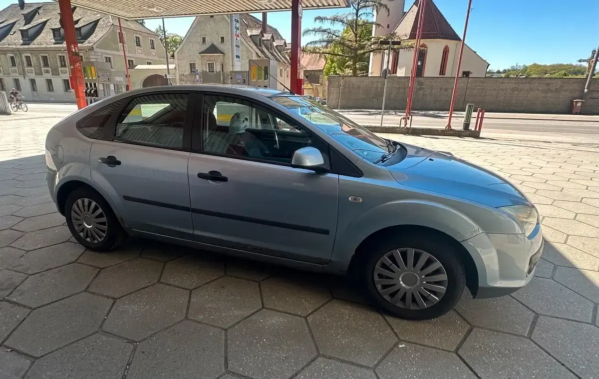 Usata Ford Focus 101 CV (74 kW) 2006 Blu Berlina