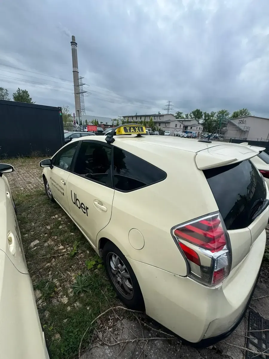 Gebraucht Toyota Prius+ 136 PS (100 kW) 2017 Gelb Van / Kleinbus