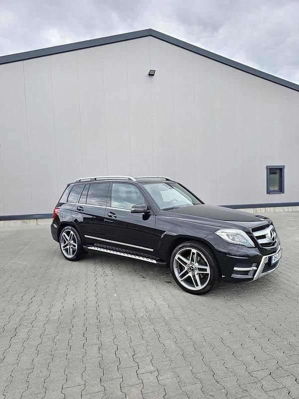 Schwarz Gebraucht 2013 Mercedes GLK350 AMG SUV | 23.590 € (Fairer Preis) - Bild 1/4