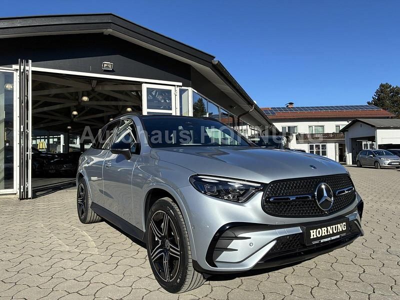 Gebraucht Mercedes GLC300e AMG 333 PS (244 kW) 2026 Metalliclack hightechsilber