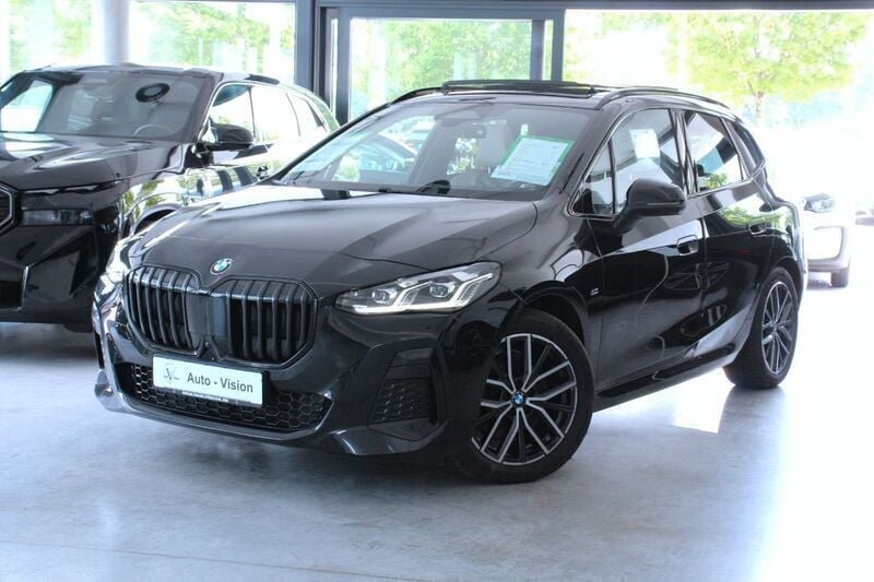 Black sapphire metallic Gebraucht 2022 BMW 223 Active Tourer M Sport Van / Kleinbus | 29.790 € - Bild 1/3