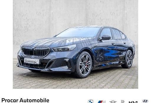 Gebraucht BMW 550e M Sport 489 PS (359 kW) 2025 Schwarz Limousine