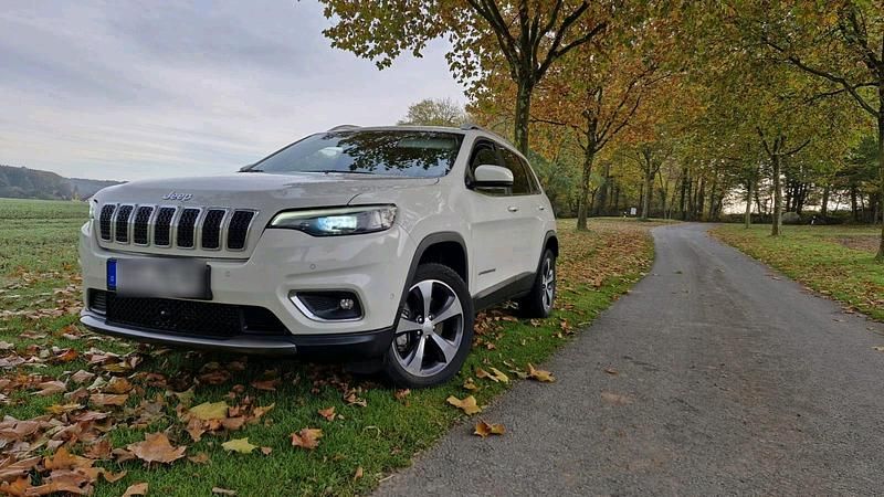 Weiß Gebraucht 2020 Jeep Cherokee Longitude SUV | 23.000 € (Fairer Preis) - Bild 1/4