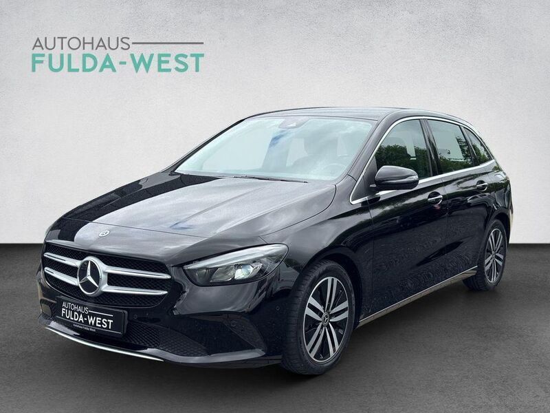 Schwarz Gebraucht 2021 Mercedes B180 Van / Kleinbus | 20.440 € (Fairer Preis) - Bild 1/4