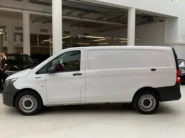 Gebraucht Mercedes e-Vito 85 kW (116 PS) 2020 Arktikweiß Van