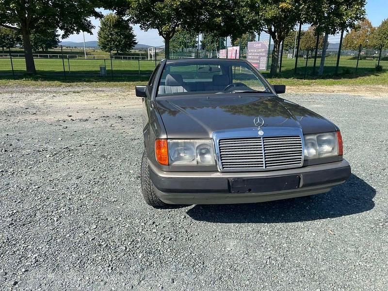 Gebraucht Mercedes 230 136 PS (100 kW) 1988 Grau Coupé