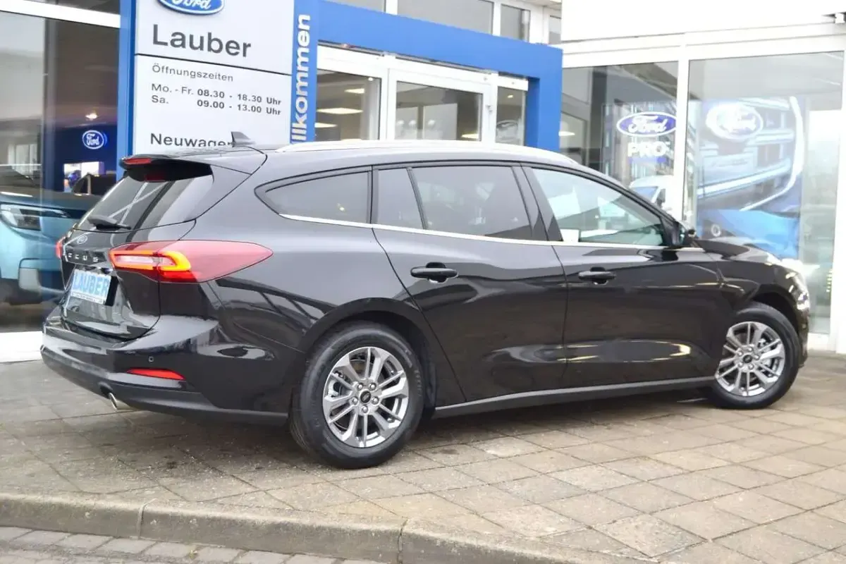 Neu Ford Focus Titanium 125 PS (91 kW) 2025 Agate black Kombi