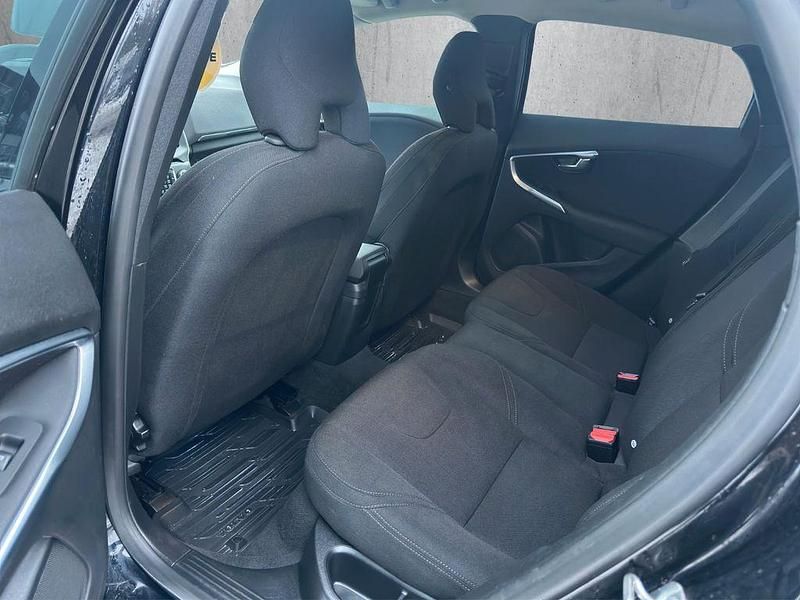 Gebraucht Volvo V40 You! 120 PS (88 kW) 2013 Schwarz Limousine