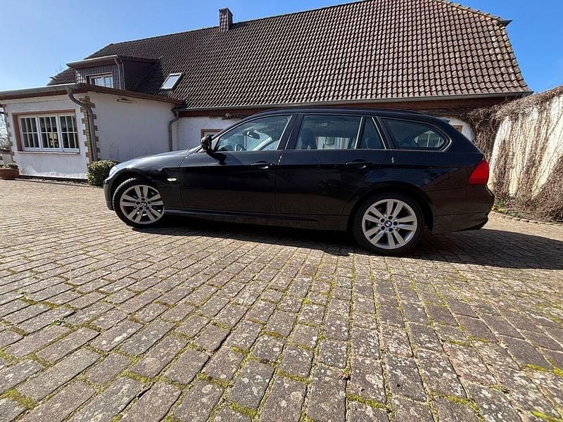 Usata BMW 318 143 CV (105 kW) 2012 Nero Station wagon