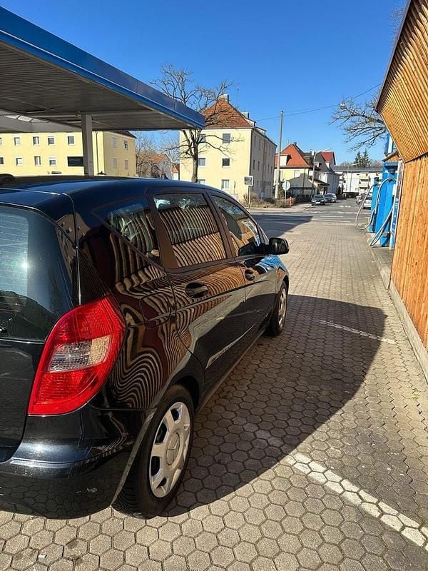 Gebraucht Mercedes A160 82 PS (60 kW) 2012 Schwarz Kleinwagen
