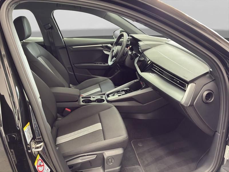 Second-hand Audi A3 Advanced 150 CP (110 kW) 2025 Negru Berlinǎ