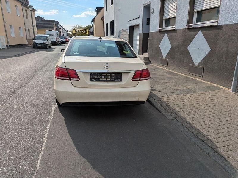 Usado Mercedes E200 136 CV (100 kW) 2015 Beige Berlina