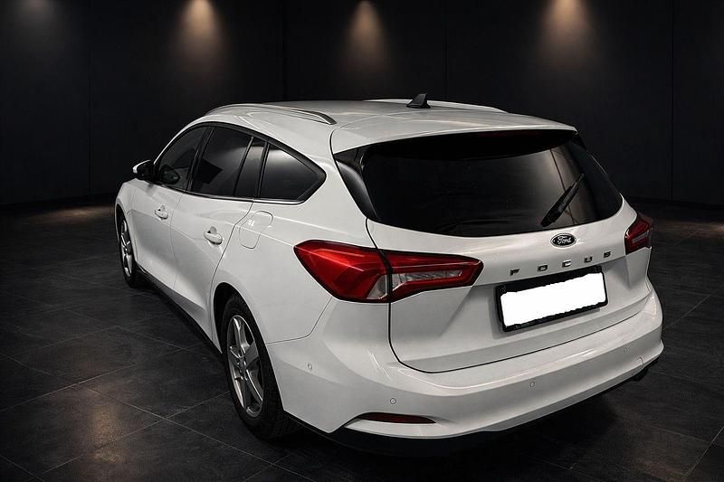 Gebraucht Ford Focus Titanium 125 PS (91 kW) 2022 Weiß Kombi