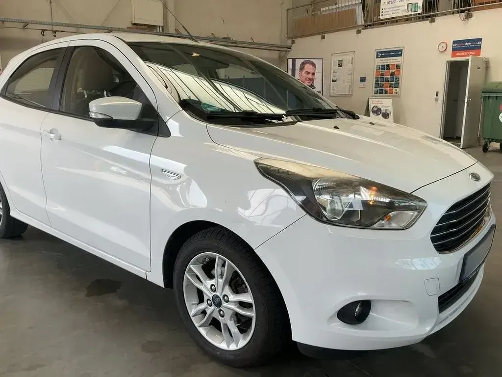 Gebraucht Ford Ka Plus Cool & Sound Edition 86 PS (63 kW) 2016 Weiß Kleinwagen