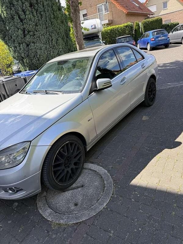 Grau Gebraucht 2010 Mercedes C180 Limousine | 3.300 € (Superpreis) - Bild 1/4