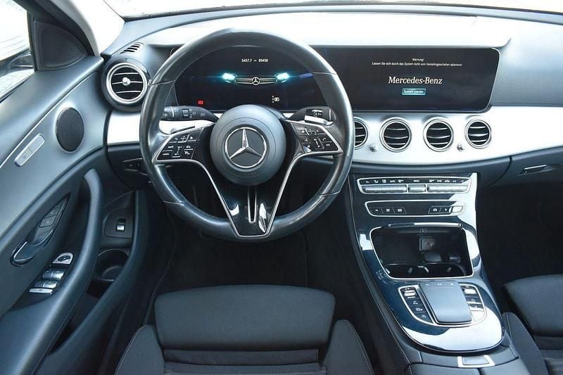 Gebraucht Mercedes E220 Avantgarde 194 PS (142 kW) 2021 Weiß Limousine