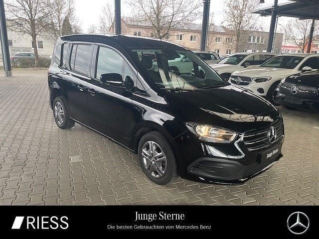 Loparitschwarz metallic Gebraucht 2024 Mercedes T180 Style Van / Kleinbus | 23.970 € (Superpreis) - Bild 1/4